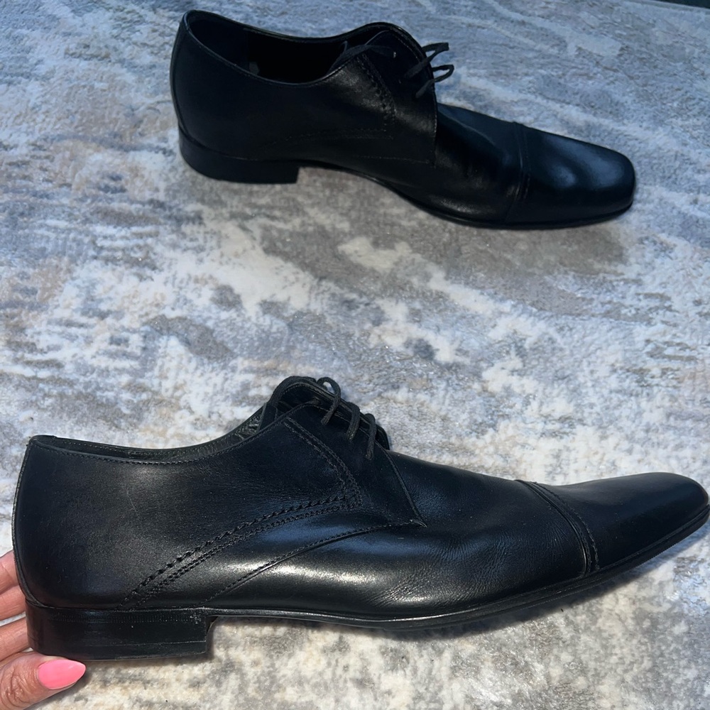 Gucci leather mens tie-up shoe